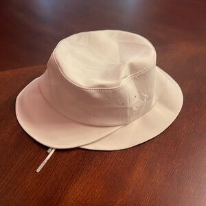 Lululemon Wide Brim Bucket hat with straps